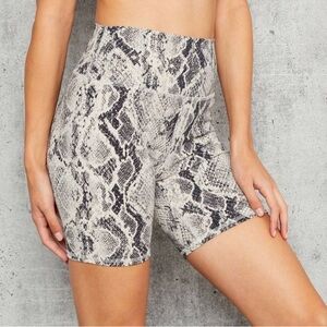 Alo Yoga High Waist Vapor Biker Shorts Python Snake Print Grey Size Small
